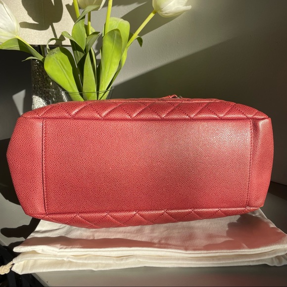 CHANEL Caviar Leather Red Grand Shopping Tote (GST) Bag - Picture 4 of 14